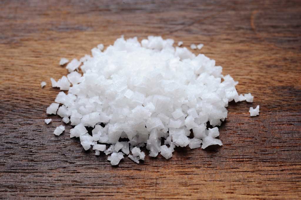 Natural Dandruff Treatment - Home Remedies To Control The White Flaking